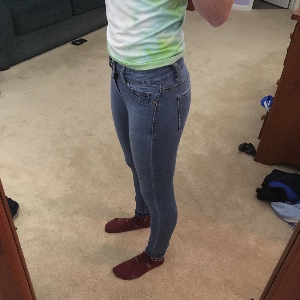 Mid Rise Jeans - Picture 2 of 4